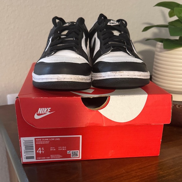 Nike Kids Black and White Sneakers - Picture 2 of 5